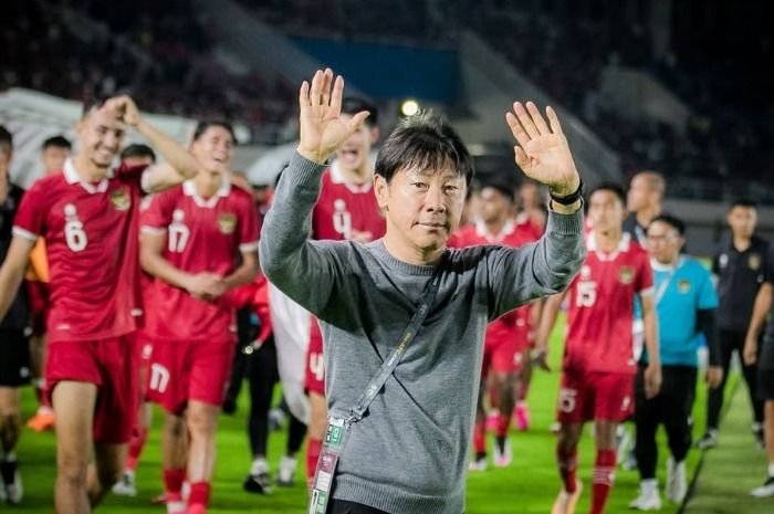 Menyoroti pernyataan Ketum PSSI, Erick Thohir terkait rumor kembalinya pelatih asal Korea Selatan, Shin Tae-yong ke Timnas Indonesia.