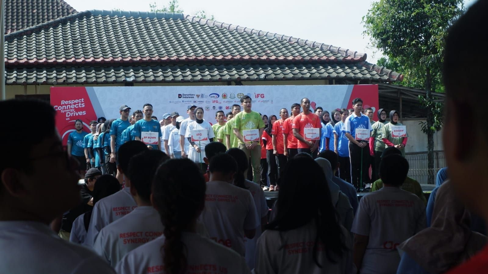 Ajang Synergy Day 2025 yang digelar oleh Indonesia Financial Group (IFG) berlangsung meriah dan sarat semangat kebersamaan.
