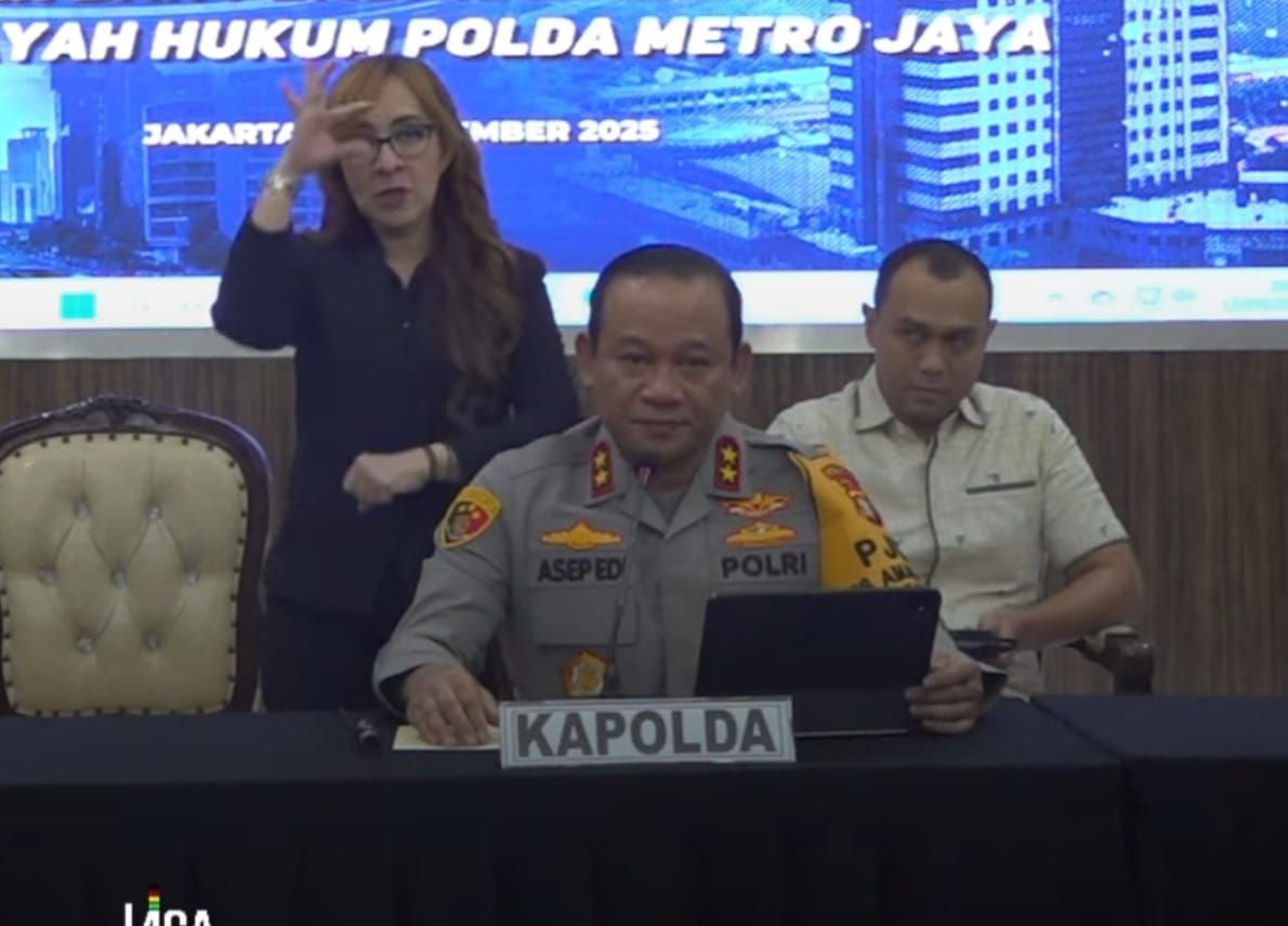 Polda Metro Jaya resmi menetapkan delapan tersangka kasus dugaan pencemaran nama baik Joko Widodo. (