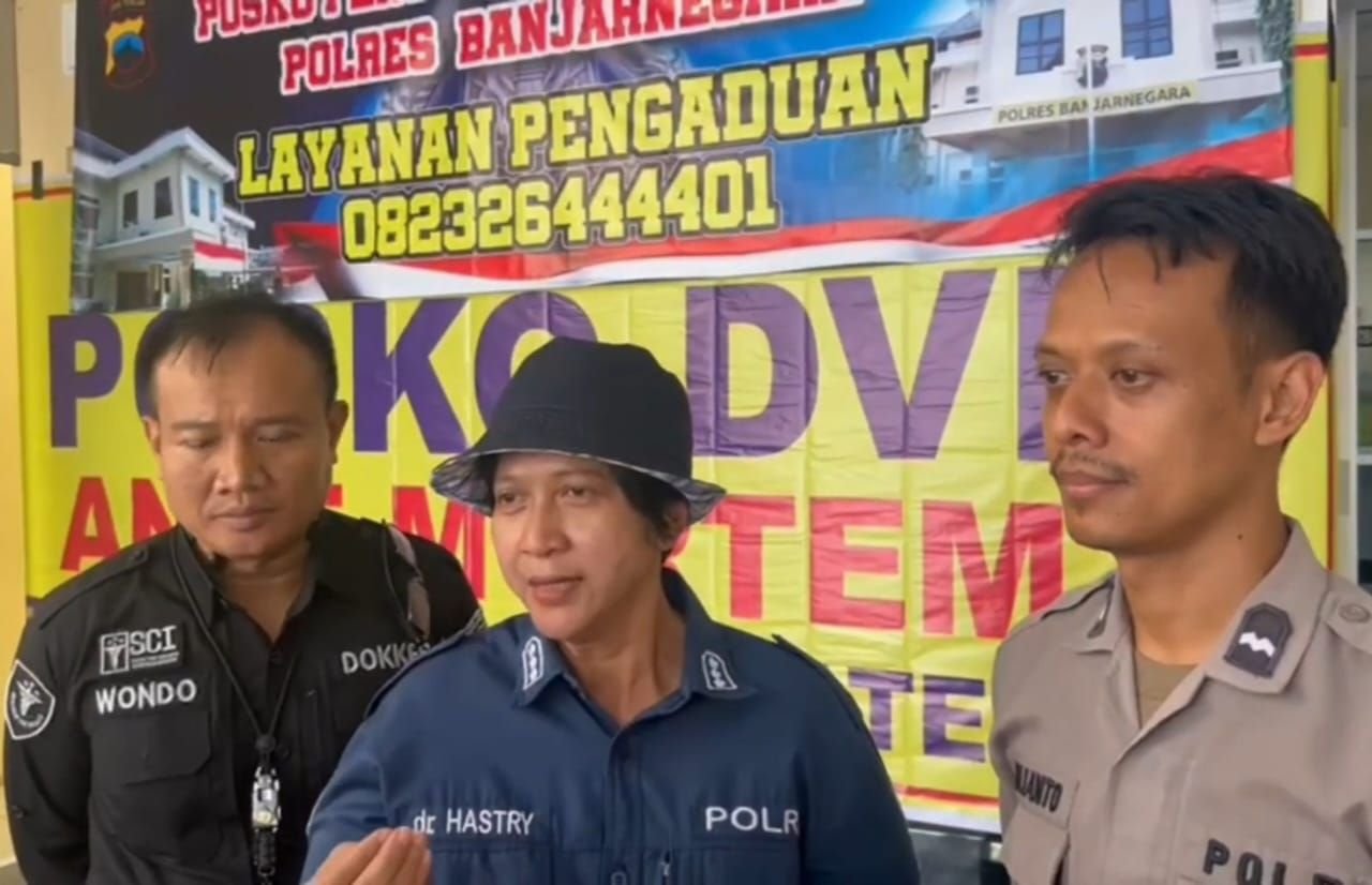Karo Labdokkes Polri, Brigjen Sumy Hastry Purwanti (tengah) ungkap proses identifikasi dua kerangka di Kwitang yang kini telah diketahui identitasnya.