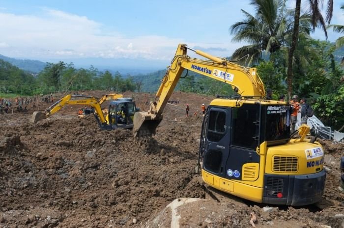 Menyoroti fakta terkini terkait insiden longsor yang terjadi di Kabupaten Banjarnegara, Jawa Tengah.