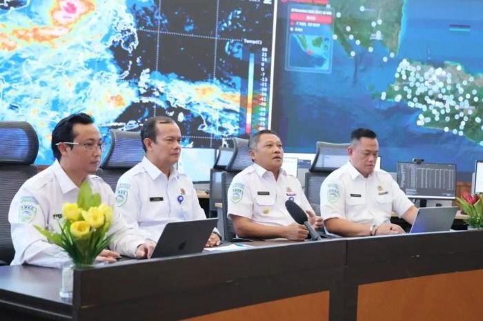 Menyoroti fakta terkini terkait bencana banjir-longsor di Aceh, Sumatera Utara, hingga Sumatera Barat, pada Kamis, 27 November 2025.