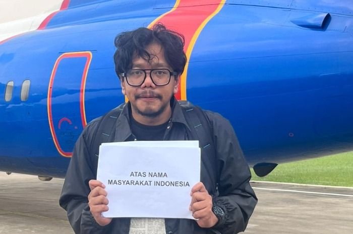 Menyoroti kontroversi influencer, Ferry Irwandi dengan anggota Komisi I DPR, Endipat Wijaya ihwal aksi donasi warga untuk korban bencana Sumatera.