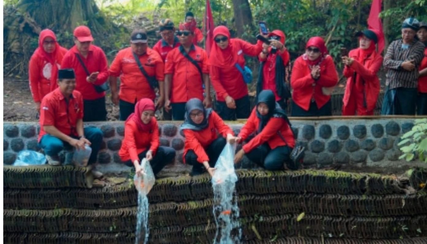 Kegiatan sedekah alam untuk memperingati ulang tahun PDI P ke-53 dan Megawati ke-79 oleh DPC PDI P Banyuwangi