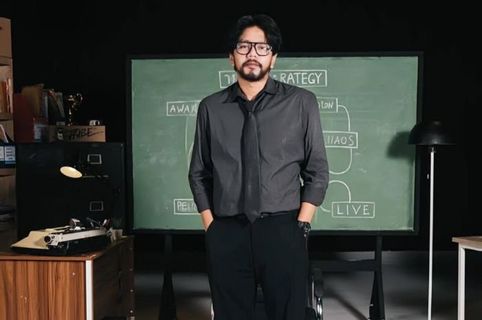 Influencer Ferry Irwandi menyoroti pentingnya pendidikan yang baik bagi masyarakat untuk memberikan manfaat nyata bagi orang-orang di sekitarnya.