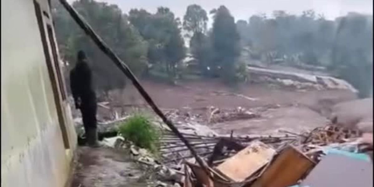 Menyoroti bencana tanah longsor di Cisarua, Bandung Barat, pada Sabtu, 24 Januari 2026.
