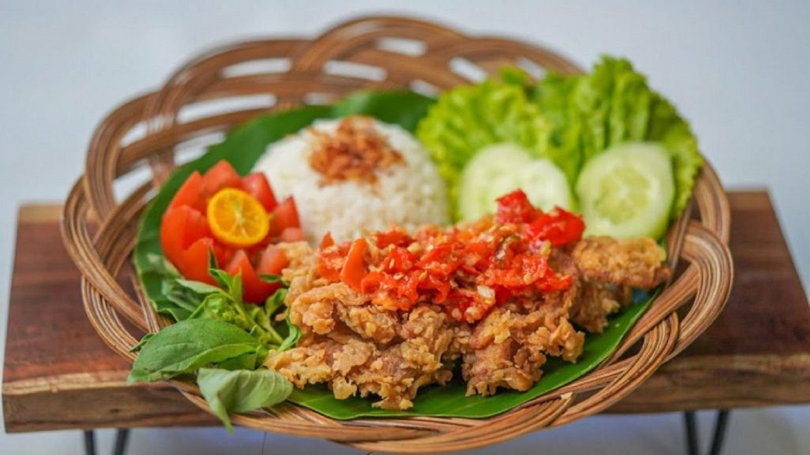Ilustrasi bisnis ayam geprek