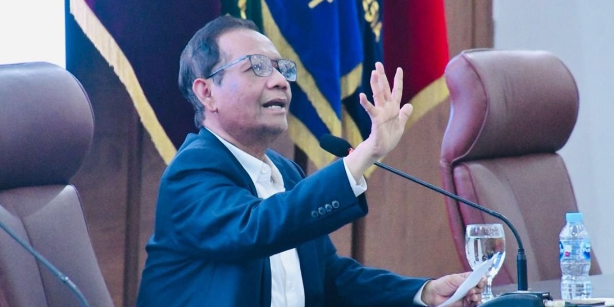 Menyoroti penuturan eks Menko Polhukam, Mahfud MD soal skor korupsi Indonesia yang dinilai anjlok.