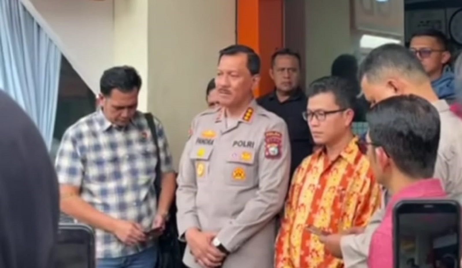 Polisi ungkap motif pelaku pembacokan mahasiswi UIN Suska Riau.