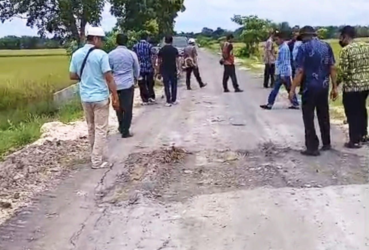 Potret kerusakan jalan