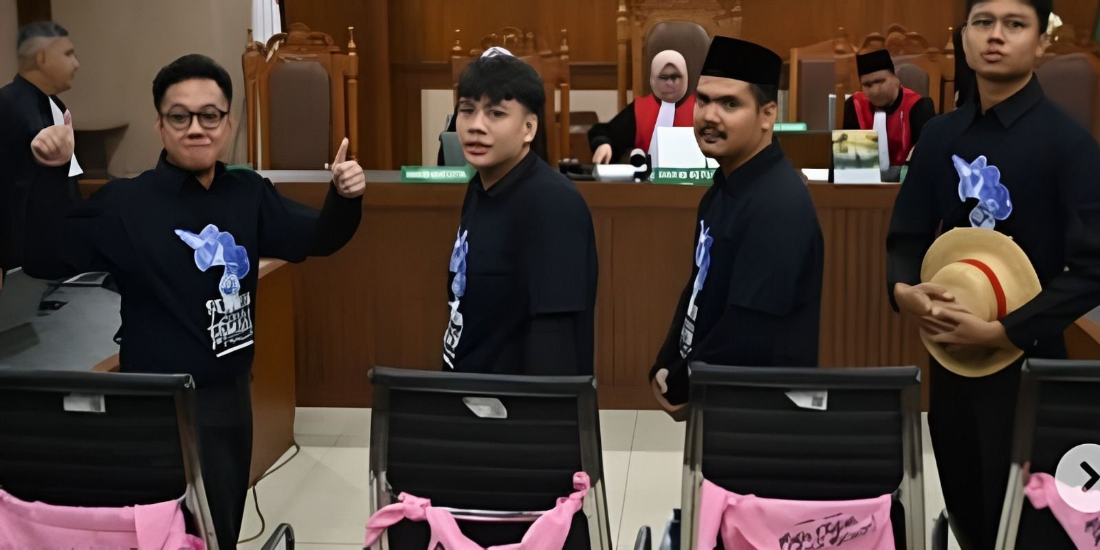 Menyoroti putusan majelis hakim PN Jakarta Pusat yang memvonis bebas Delpedro Cs buntut aksi demonstrasi besar pada Agustus 2025.