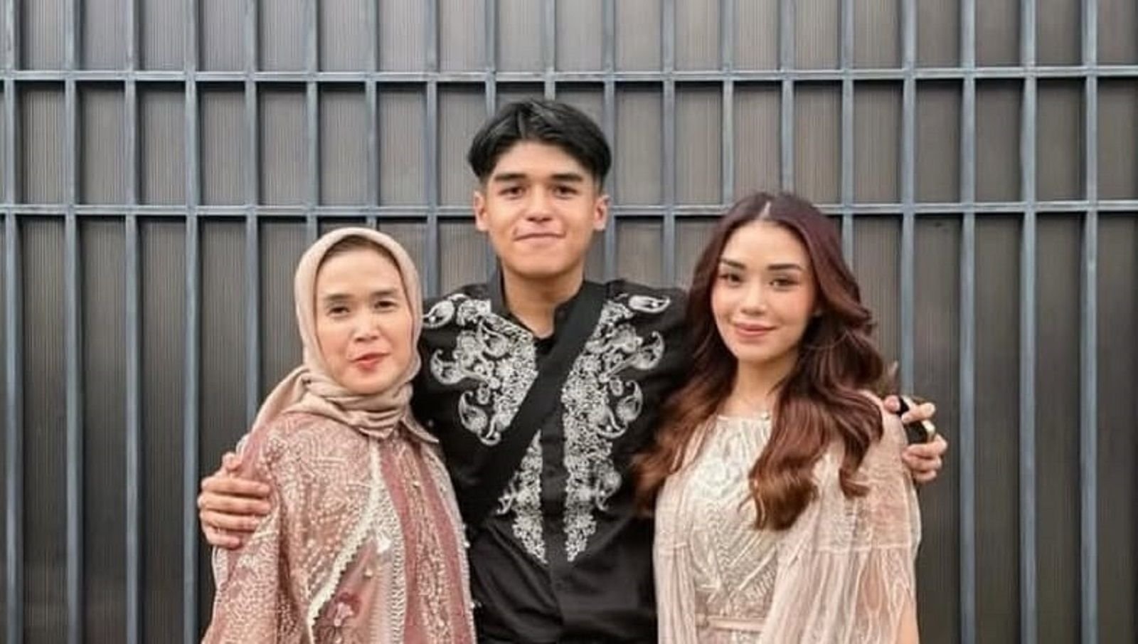 Unggahan ibu Lula Lahfah mengenang putrinya di Lebaran tahun ini.