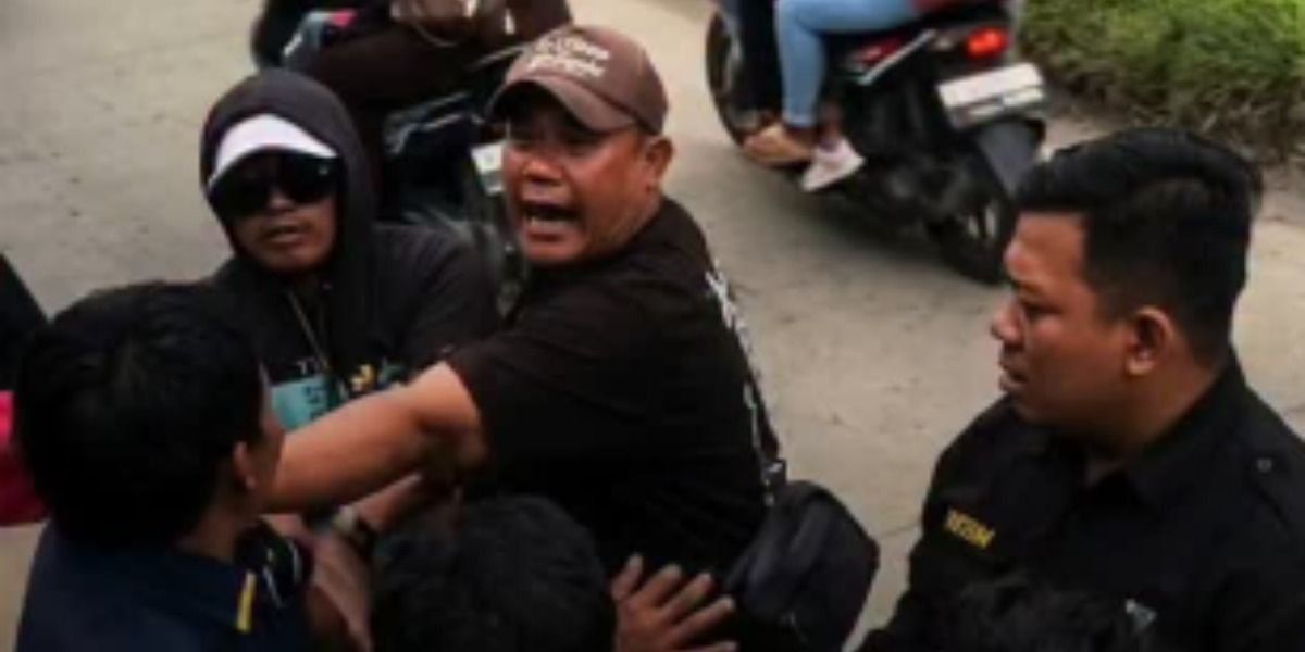Menyoroti insiden sopir bus pariwisata yang berseteru dengan penumpang bus lain di Jalan Lingkar Selatan, Cilegon, Banten.