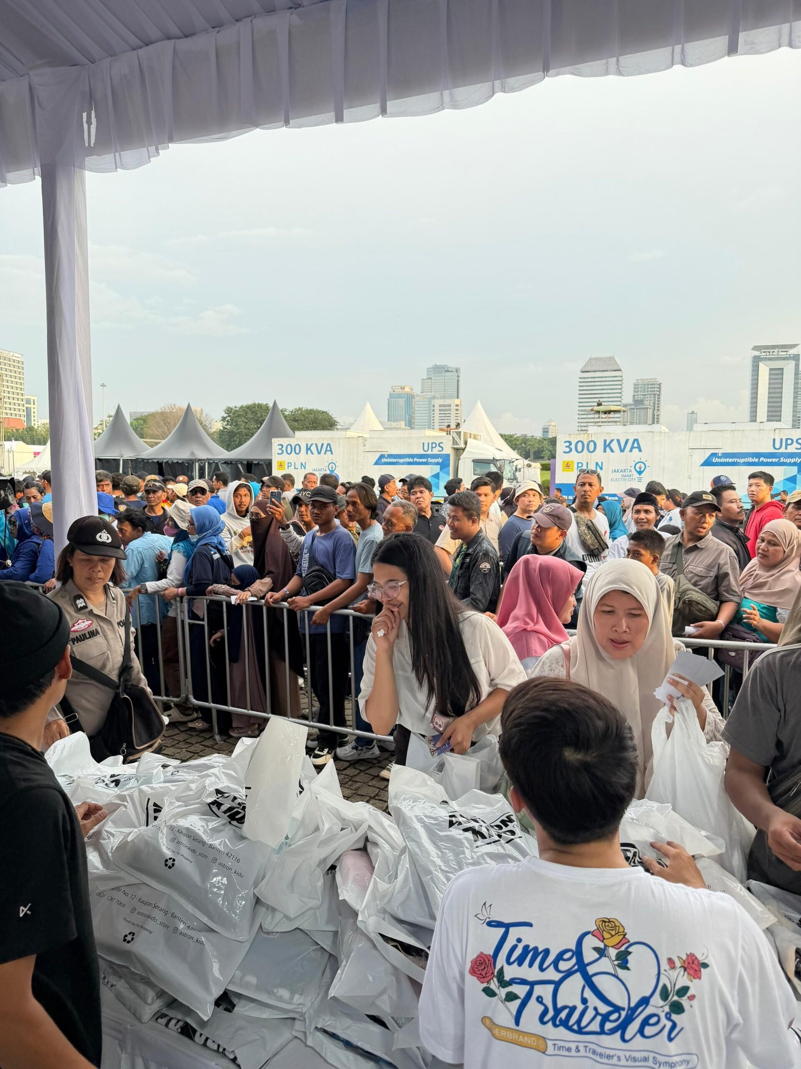 Pesta Rakyat perdana yang dipusatkan di Kawasan Monas, Jakarta.