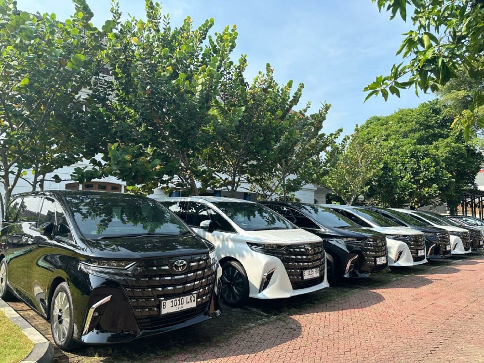 Ilustrasi sewa mobil bulanan