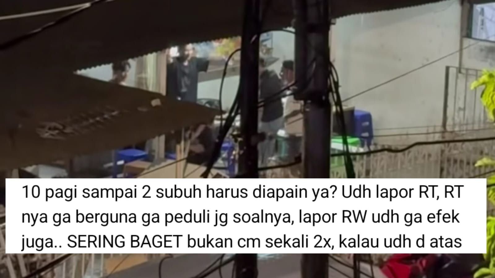 Viral curhatan warga Jakbar yang tetangganya selalu bernyanyi hingga dini hari.