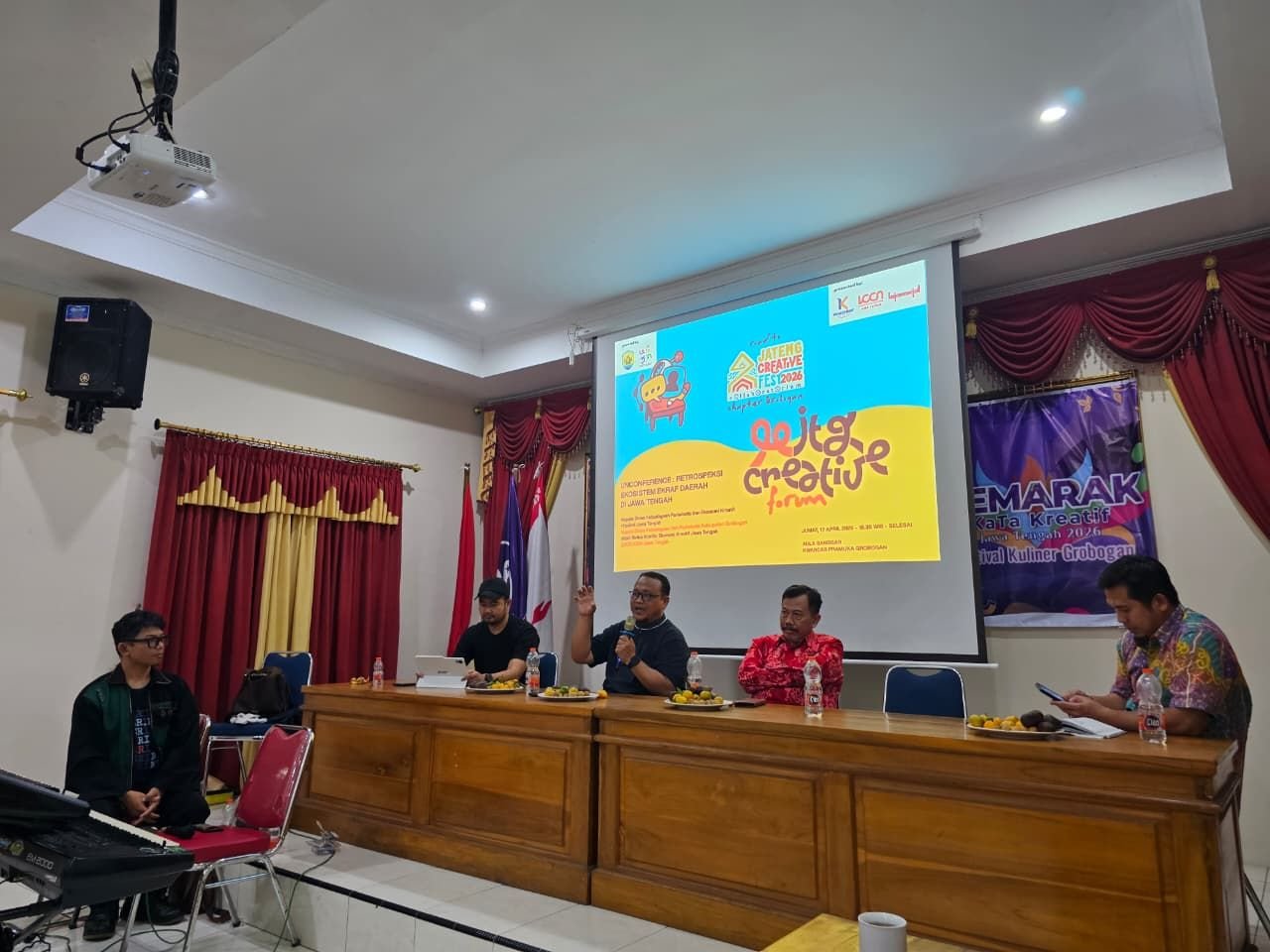 Komite Ekonomi Kreatif Jawa Tengah bersama Komite Ekonomi Kreatif Grobogan menggelar forum Unconference: Retrospeksi Ekosistem Ekonomi Kreatif Daerah di Jawa Tengah, bertempat di Aula Gedung Pramuka Kwarcab Grobogan.