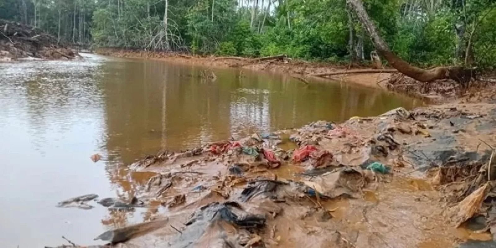 pencemaran lingkungan di kawasan Kali Kukuba dan Teluk Buli, Halmahera Timur, Maluku Utara terus menuai sorotan dari berbagai kalangan.