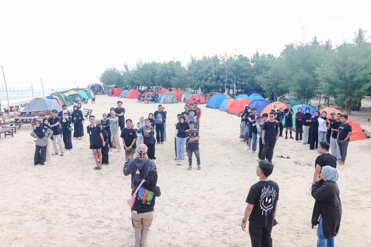Buton Tengah Creative (BTC) sukses menggelar Camping Kreatif Buton Tengah 2026 di Pantai Sausumangka, Desa Balobone, Kabupaten Buton Tengah