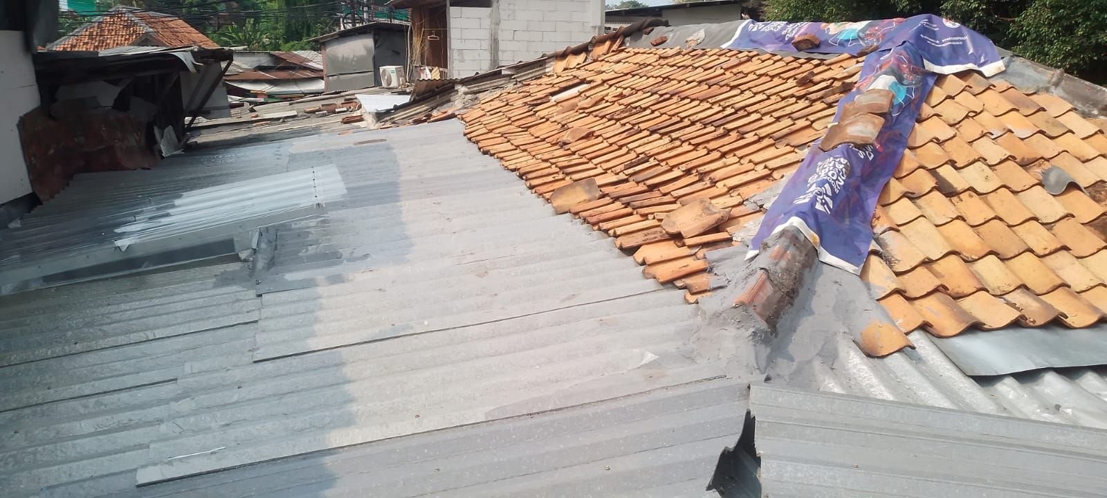 Program 'Ganti Atap Rumah Wartawan' yang digagas oleh PT Sirkular Karya Indonesia (SKI) bersama dengan Promedia Group, kini pelaksanaannya terus berlanjut.