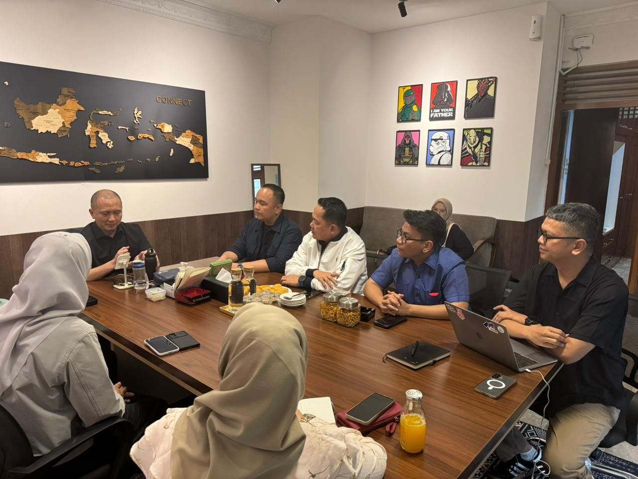 Indonesian Creative Cities Network (ICCN) menginisiasi langkah strategis dalam mendukung persiapan Kota Padang sebagai Kota Gastronomi Unesco melalui agenda rapat koordinasi bersama Dinas Pariwisata Kota Padang dan DPRD Provinsi Sumatera Barat
