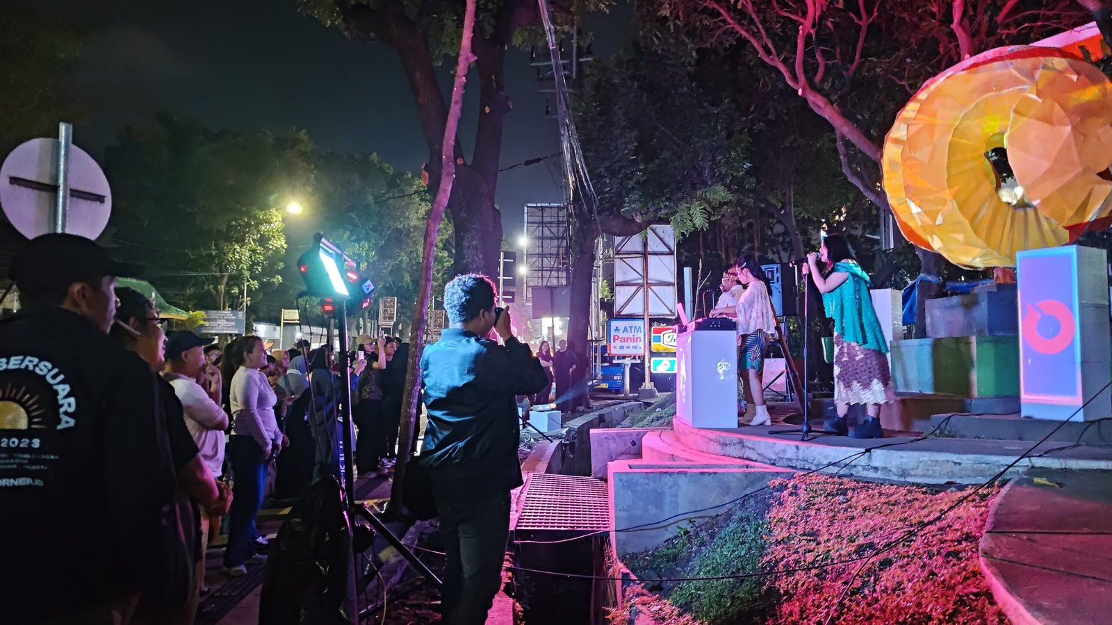 Malang Creative Fusion (MCF) sukses menggelar kegiatan &ldquo;Road to Malang Menyala Spiral Immersive Activation&rdquo; di Taman Spiral Kota Malang, Sabtu (9/5/2026) pukul 20.00 WIB.