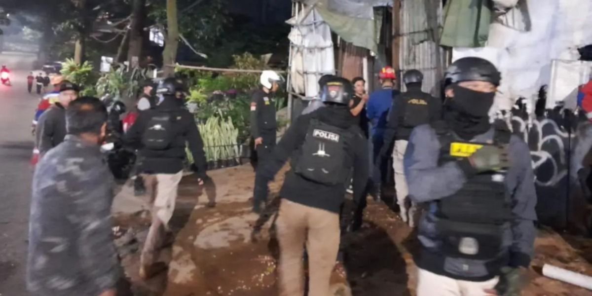 Menyoroti kasus penyekapan 3 balita di Bandung, Jawa Barat yang melibatkan terduga pelaku seorang ayah kandung hingga diamankan polisi.