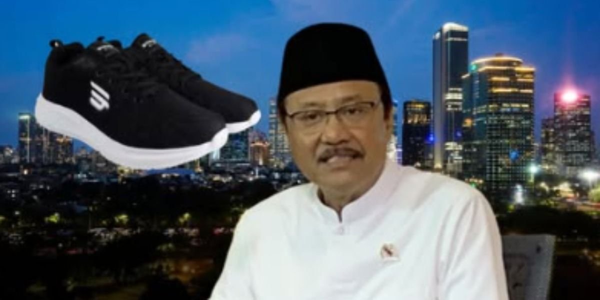 Menyoroti 2 pejabat Kemensos yang dinonaktifkan buntut kontroversi pengadaan sepatu Sekolah Rakyat (SR) senilai Rp799 ribu per pasang.
