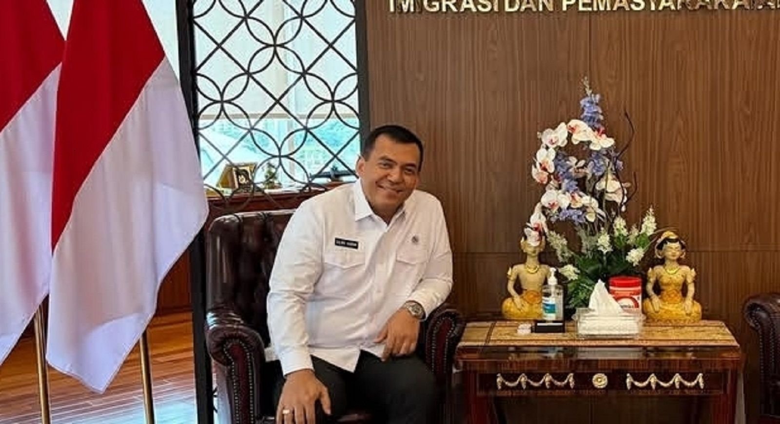 Wamen Imipas, Silmy Karim, menyerahkan diri ke KPK setelah kabar OTT di lingkungan Imigrasi Jakarta Barat.