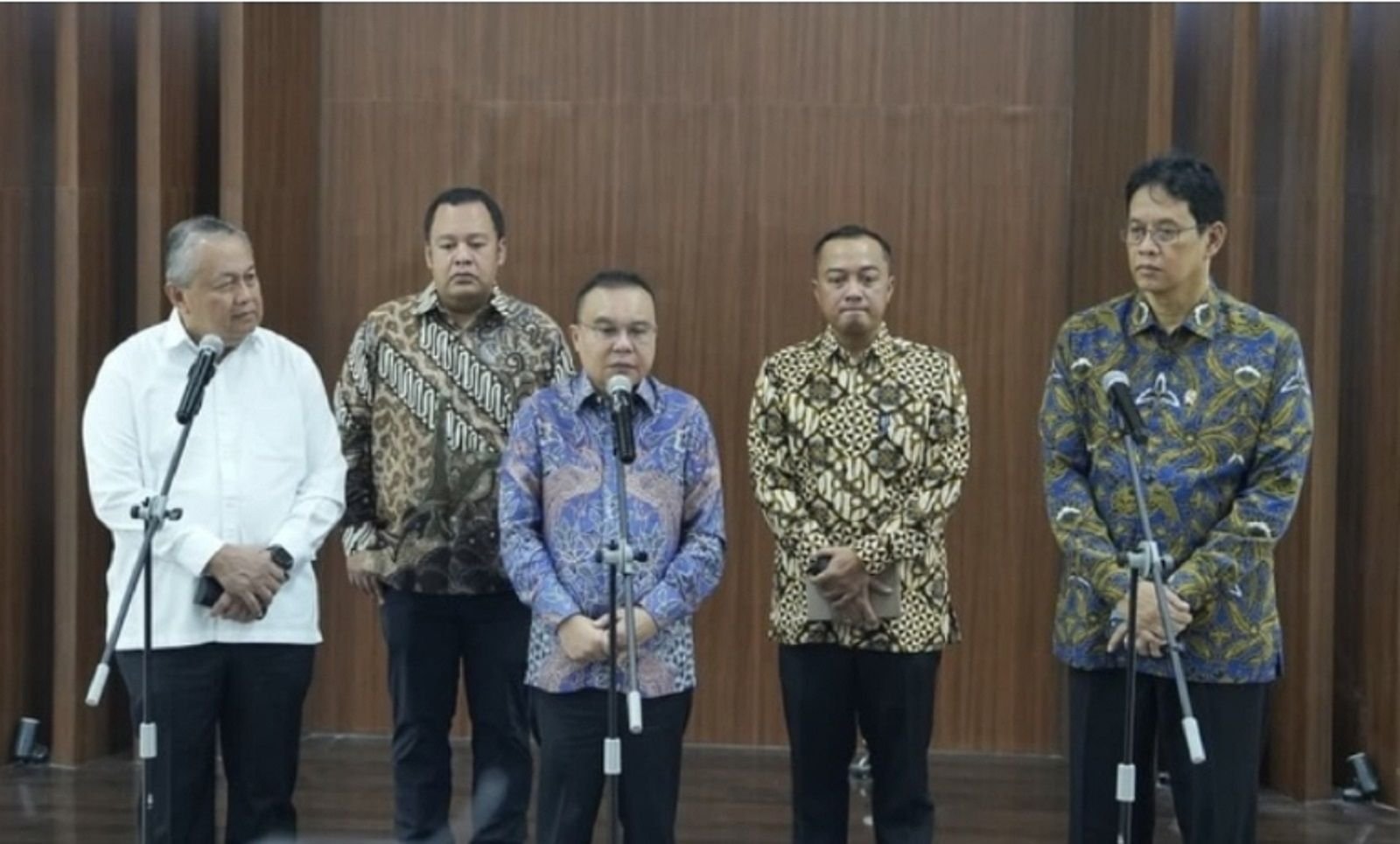 Wakil Ketua DPR RI Sufmi Dasco gelar pertemuan untuk pemangku otorita ekonomi untuk membahas fiskal dan moneter.