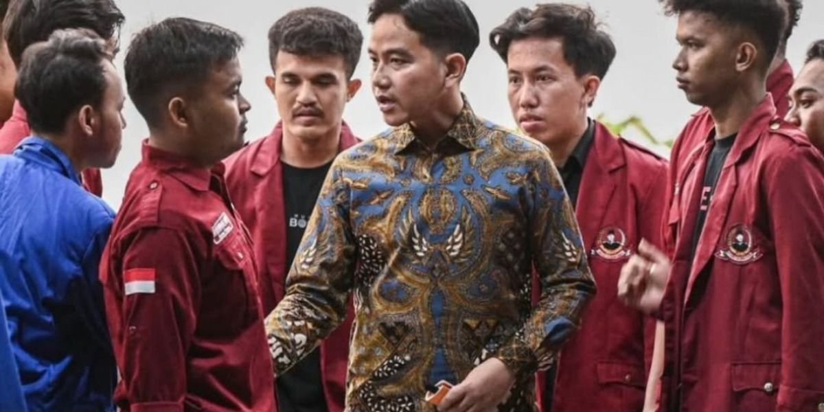 Menyoroti isu aksi berbayar yang diduga melibatkan massa mahasiswa FH UBK di Jakarta hingga mediasi tertutup dengan Wapres Gibran.