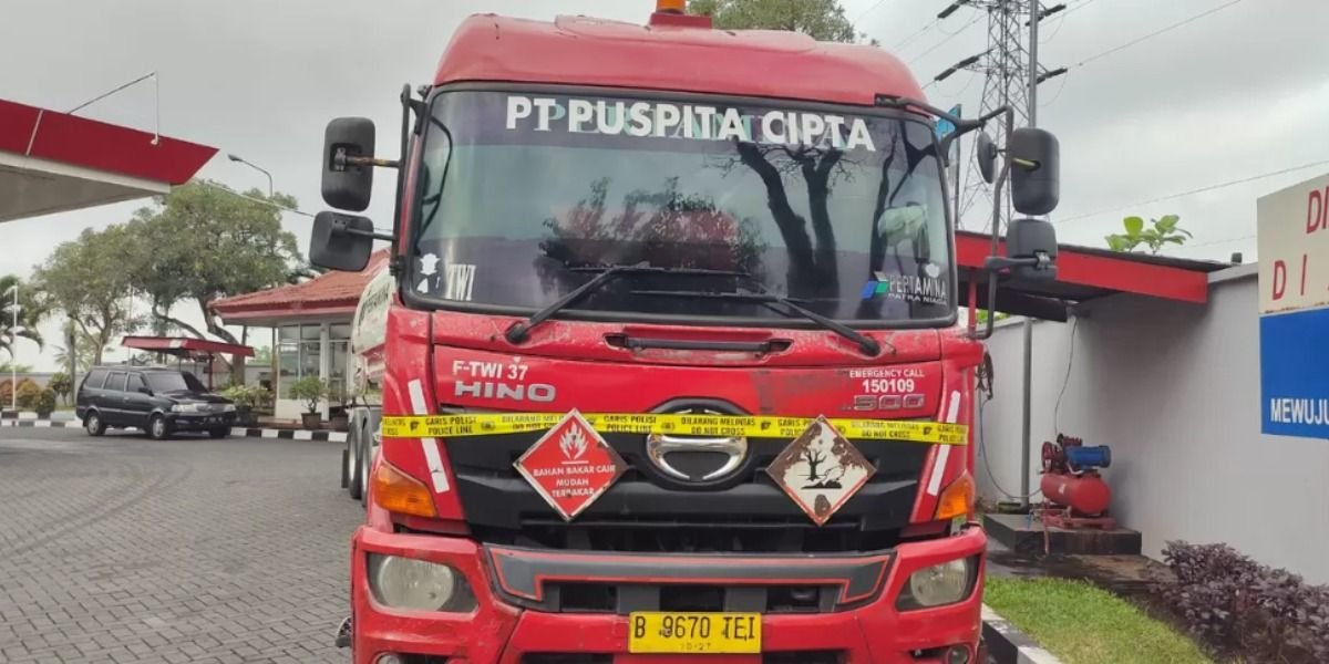 Menyoroti kasus penyitaan truk tangki Pertamina di SPBU Genteng Wetan, Banyuwangi terkait dugaan penyelewengan BBM.