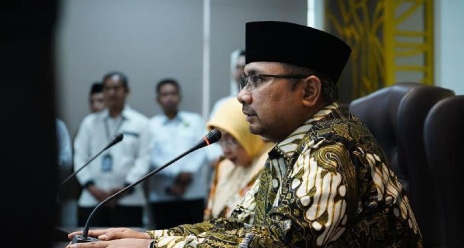 Penahanan Mantan Menteri Agama Yaqut Cholil Qoumas dibantarkan oleh KPK karena gangguan kesehatan.