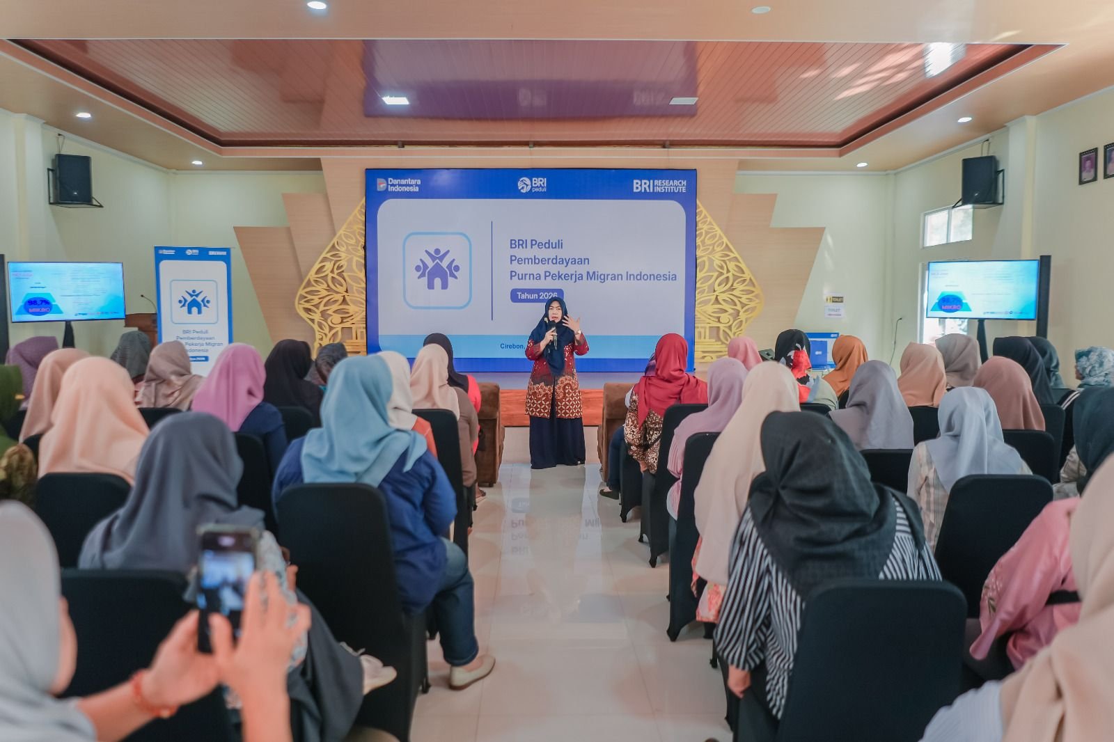 Program Pemberdayaan Purna PMI menyasar 60 (enam puluh) purna PMI dari Kabupaten Cirebon, Provinsi Jawa Barat.