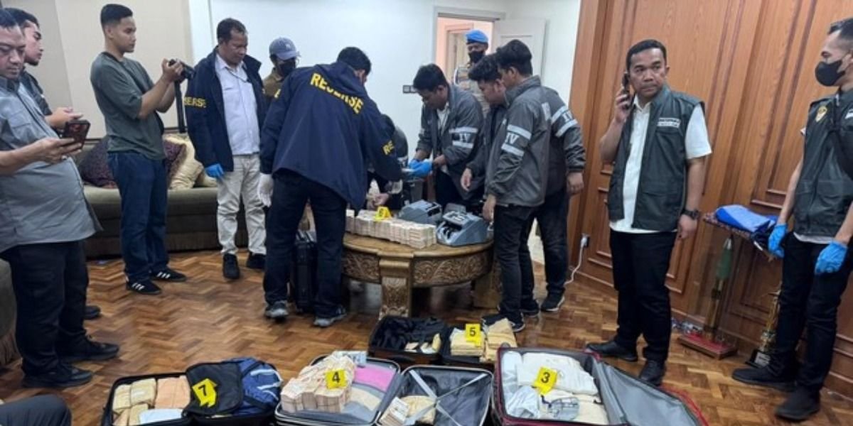 Menyoroti penggeledahan polisi di kawasan Bogor hingga Jakarta Selatan terkait kasus korupsi batu bara yang memicu pemadaman massal.