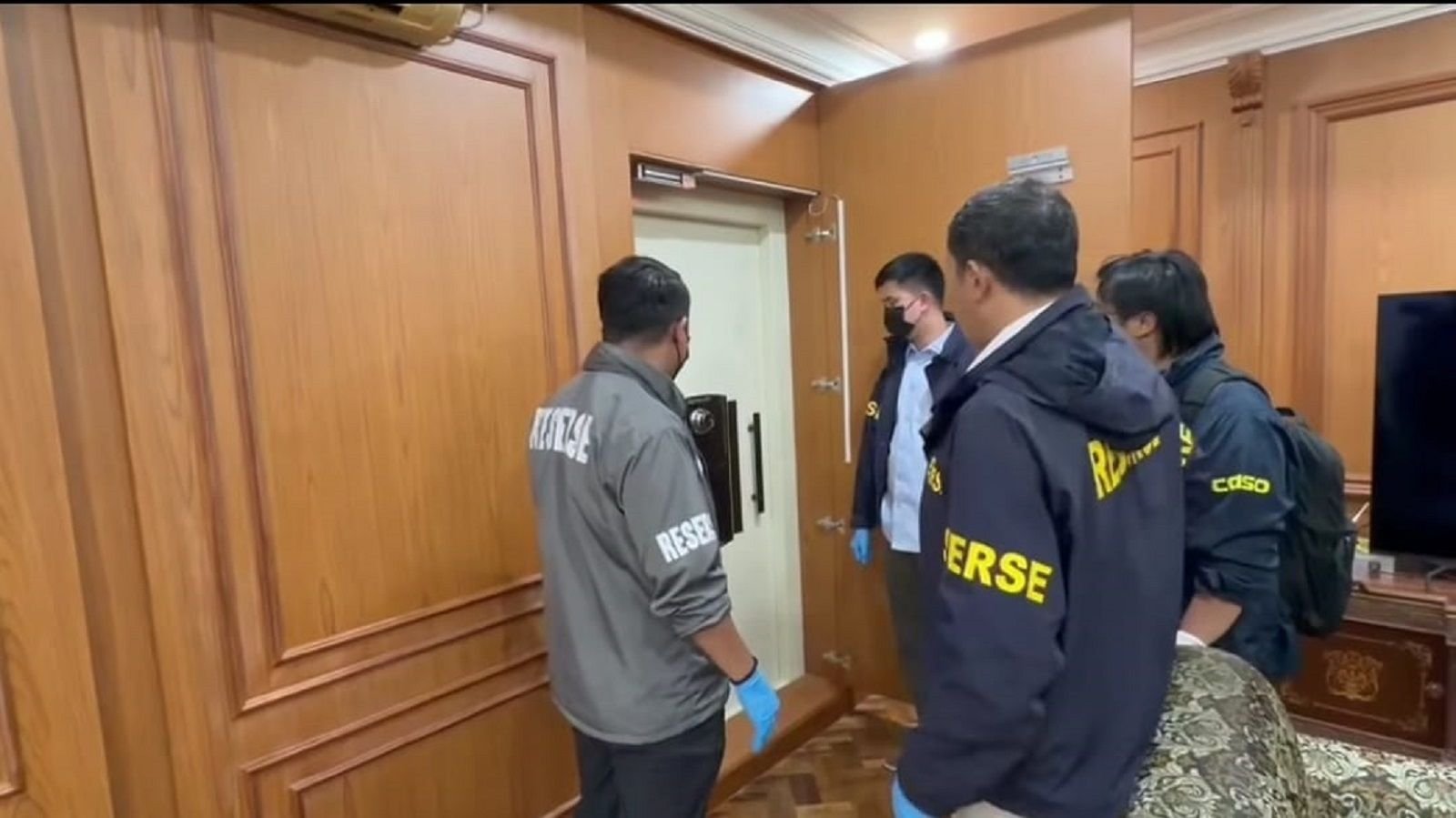 Pintu brankas yang ditemukan di rumah mewah kawasan Sentul terkait penggeledahan Jampidsus Febrie Adriansyah.