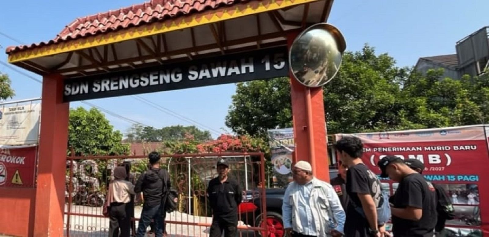 Polisi dalami motif pelaku mengirim pesan ancaman bom ke SDN Srengseng Sawah 15 Pagi, Jagakarsa, Jakarta Selatan.