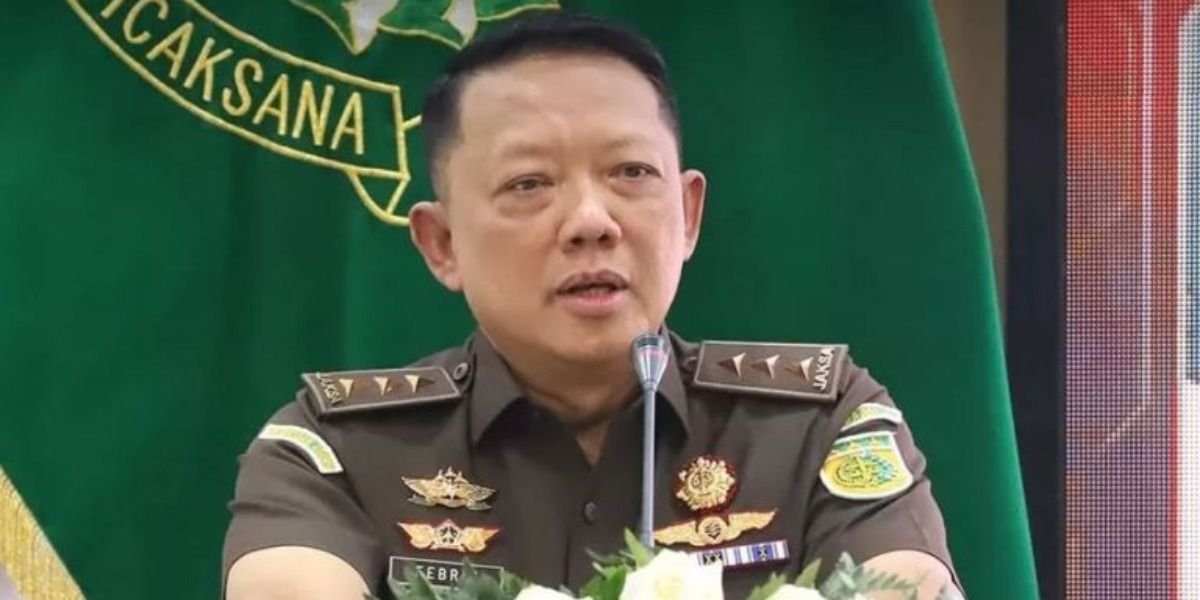 Pakar hukum Universitas Trisakti, Abdul Fickar Hadjar menyoroti eks Jampidsus, Febrie Adriansyah yang belum kunjung ditahan Kejagung.