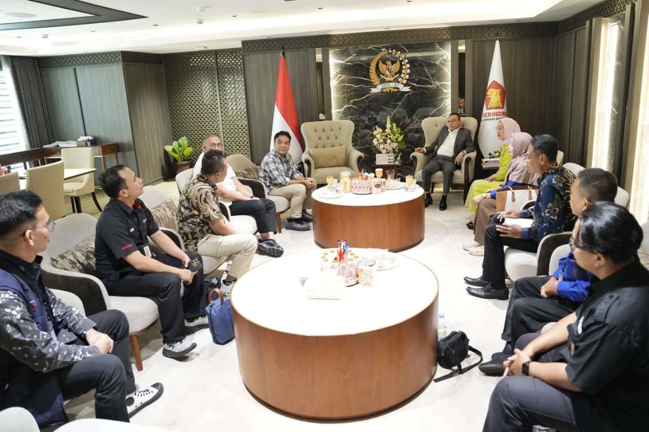 Wakil Ketua DPR RI, Sufmi Dasco Ahmad bersama pimpinan Komisi VI DPR RI menerima perwakilan Serikat Karyawan Telkom Indonesia (Sekar Telkom) di Gedung DPR RI, Senayan, Jakarta, pada Kamis, 23 Juli 2026.