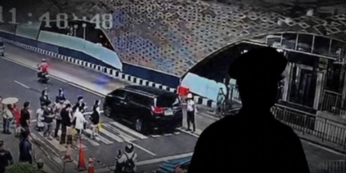Menyoroti mediasi antara seorang satpam di Bundaran HI dengan pengemudi Alphard yang sempat viral disebut arogan di jalan raya.
