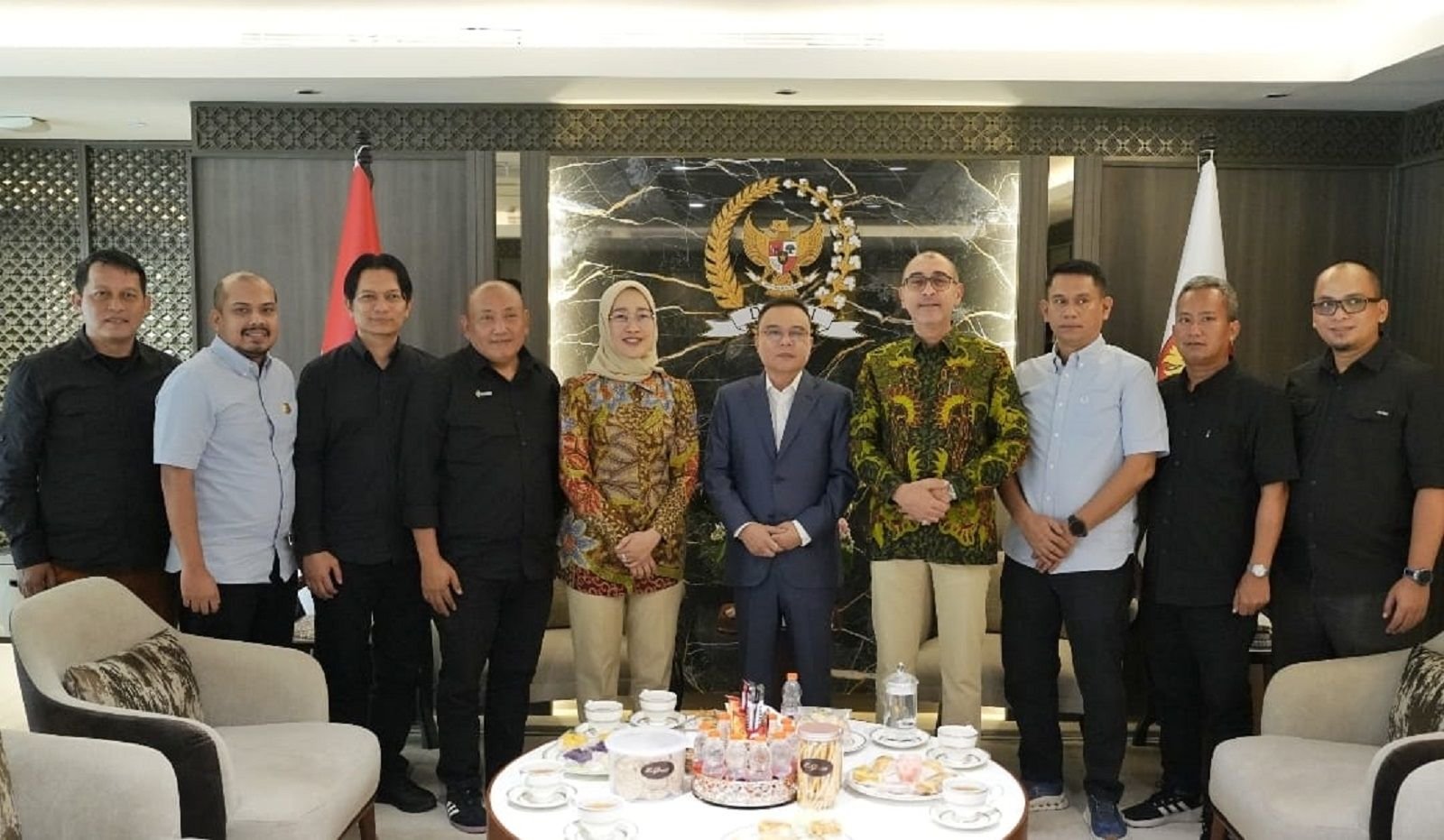 Wakil Ketua DPR RI Sufmi Dasco Ahmad bersama Komisi VI terima audiensi penyampaian aspirasi SPBUN-SGN.