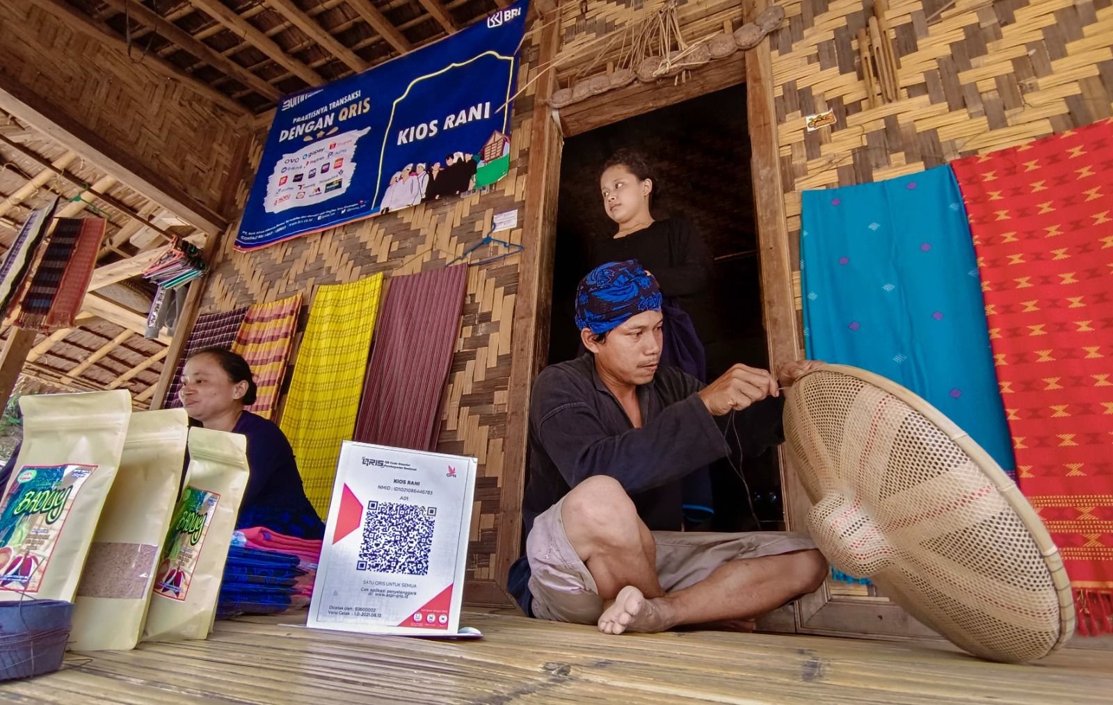 Kebijakan pemerintah dalam mendukung dan mendorong perekonomian nasional