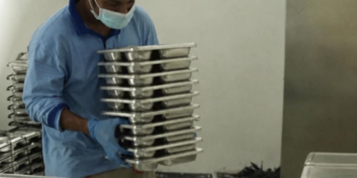 Menyoroti fakta terkini ihwal dugaan kasus keracunan massal imbas konsumsi menu MBG di SMKN 6 Semarang, Jawa Tengah.