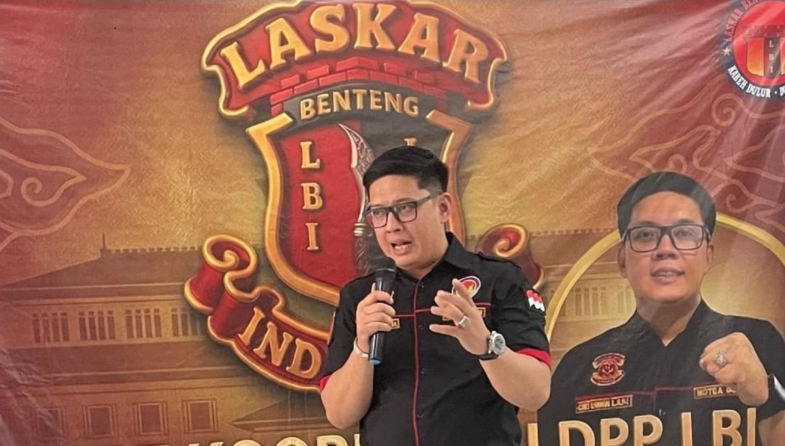 Ketua Umum Laskar Benteng Indonesia (LBI) Boyke Luthfiana Syahrir dukung penuh rencana Walkot Bandung tempuh jalur hukum terkait penebangan pohon di Cihapit.