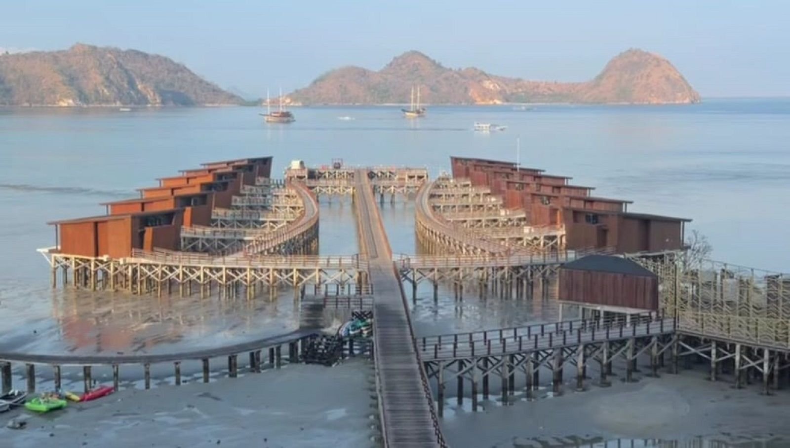 Kondisi air laut di Labuan Bajo yang sempat surut usai terjadi gempa NTT M 7,7 pada Sabtu pagi, 15 Agustus 2026.