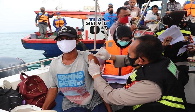 Salah satu yang dilakukan juga oleh Tim gabungan dan Satgas Covid-10 di Sukabumi, yang juga dilakukan oleh Satgas Covid-19 di Sungai Bengawan. (Foto: Dok Net/ Istimewa).