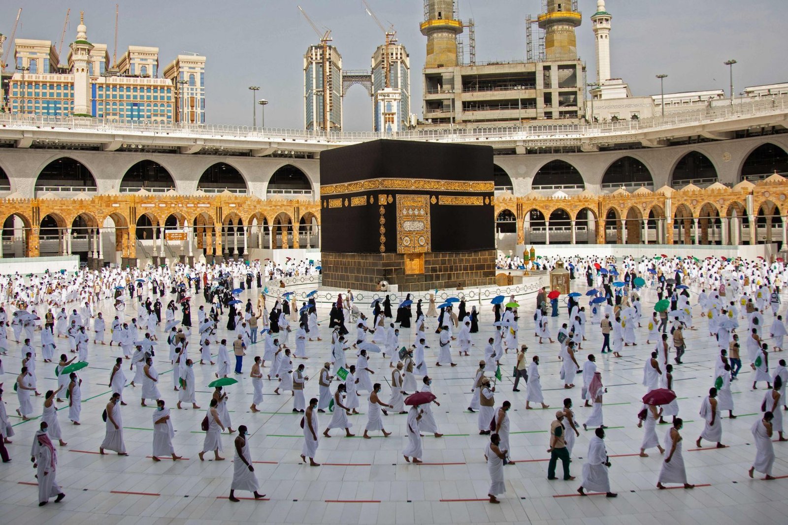 Ketua Umum Himpunan Penyelenggara Umrah dan Haji (HIMPUH) Budi Darmawan saat ini memperkirakan biaya umrah di tengah-tengah pandemi Covid-19 yang akan naik lagi sampai di atas Rp30 juta. (Foto: Dok Net/ Istimewa).