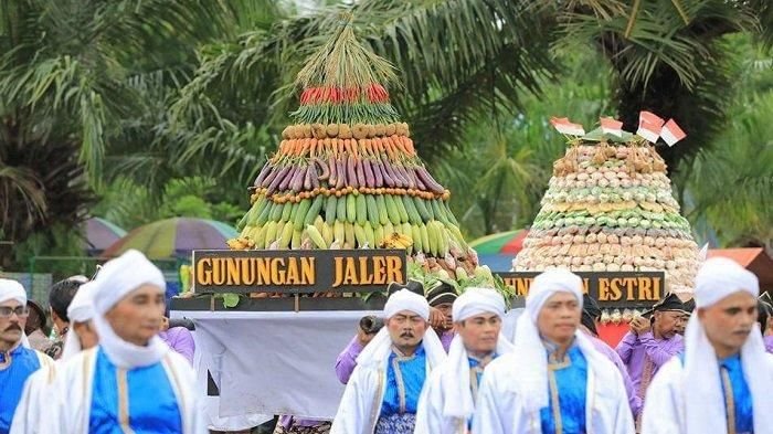 Dengan menyatunya kebudayaan masyarakat setempat dan masuknya Islam maka lahirlah sebuah tradisi unik guna merayakan Maulid Nabi. (Foto: Dok Net/ Istimewa).