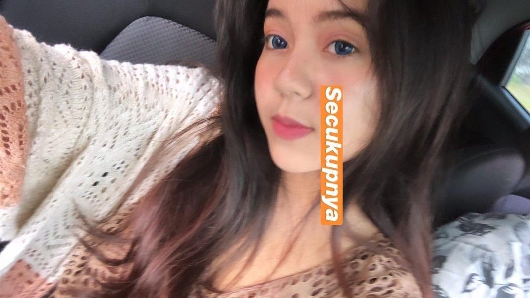 Wanita yang pasang susuk
