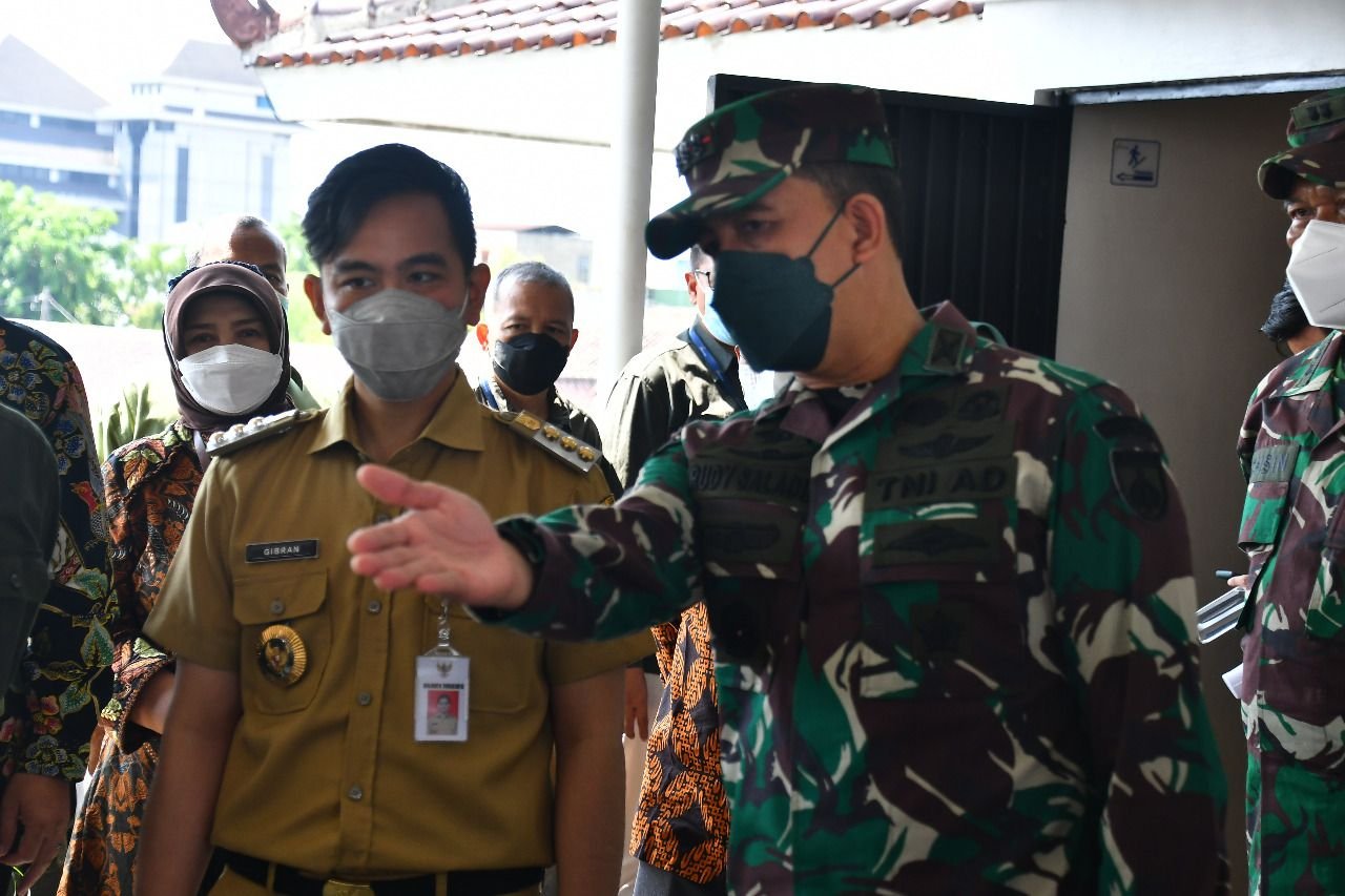Komandan Korem (Danrem) 074/Warastratama Kolonel Inf Rudy Saladin, M.A beberapa waktu lalu memerintahkan Babinsa untuk selalu hadir di tengah masyarakat dalam membantu meningkatkan percepatan ekonomi masyarakat